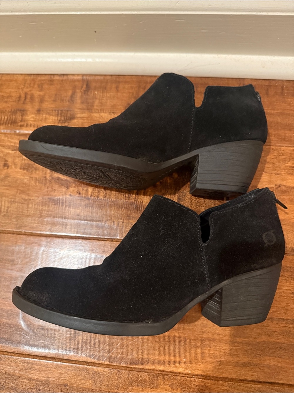 Born AntoniaBlack Suede Leather Ankle Booties size 7 EXCELLENT CONDITION
